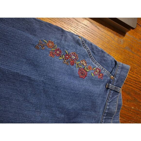 Size 8 Erika Embellished Floral Denim Blue Jeans Boot Cut Pleated Leg Pockets - Picture 3 of 6